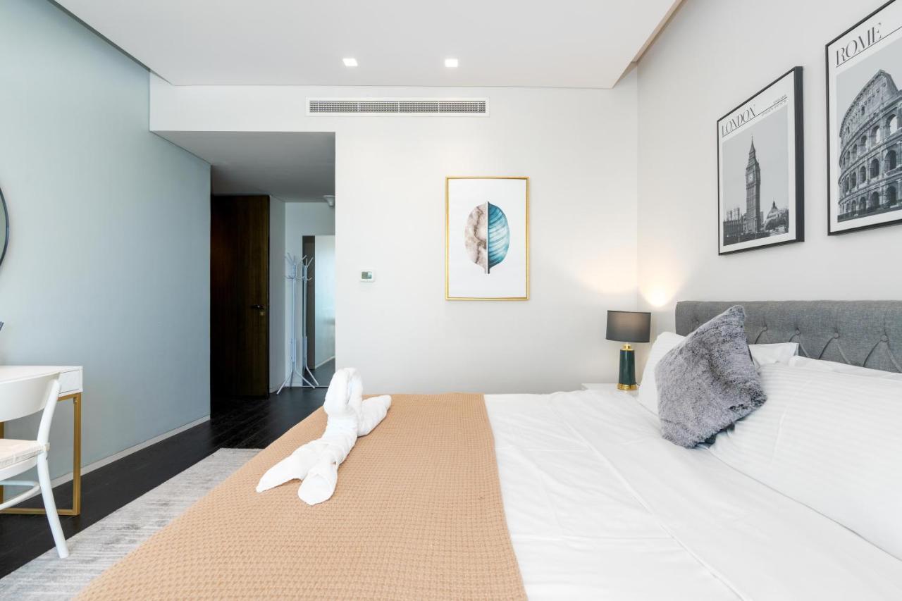 White Sage - Fendi With Full Palm Jumeirah View * Dubai